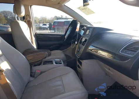 2015 Chrysler Town & Country Touring z USA, uszkodzony, nr VIN 2C4RC1BG5FR596512